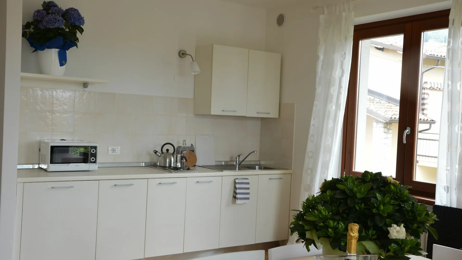 Apartment Appartamenti Meridiana Torri Del Benaco